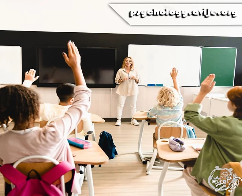 نقش معلم در اعتماد به نفس دانش آموزان